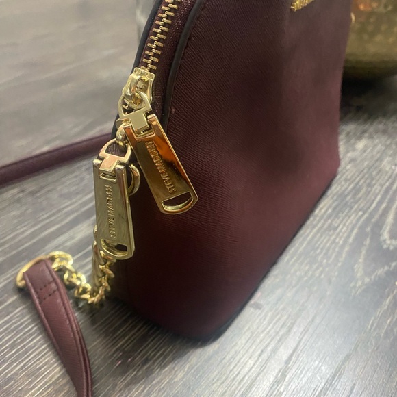 ✨🌸2/$50✨🌸Steve Madden Dark Red Crossbody Bag with Gold Accents - Picture 9 of 9